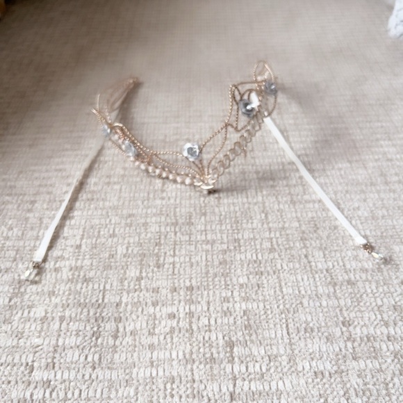 Elegant Gold and Silver Women\'s Headpiece